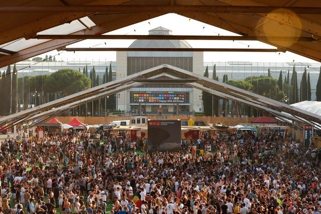 El festival Sónar de Barcelona reunió en 2019 a 105 mil asistentes. Foto Afp