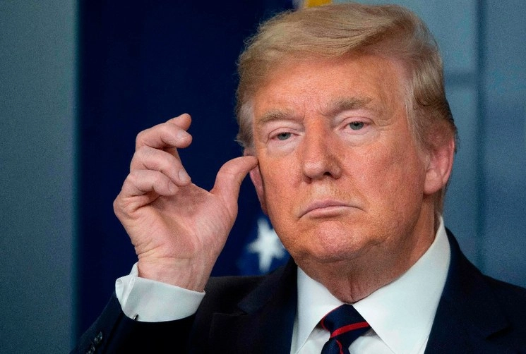 El presidente Donald Trump firmó el mayor paquete de estímulos económicos en la historia de Estados Unidos. Foto Afp
