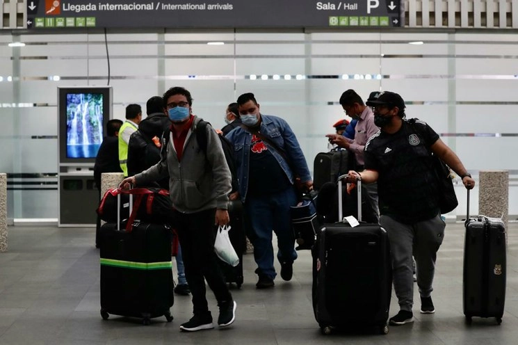 La demanda de vuelos nacionales e internacionales se redujo considerablemente en el AICM. Foto María Luisa Severiano