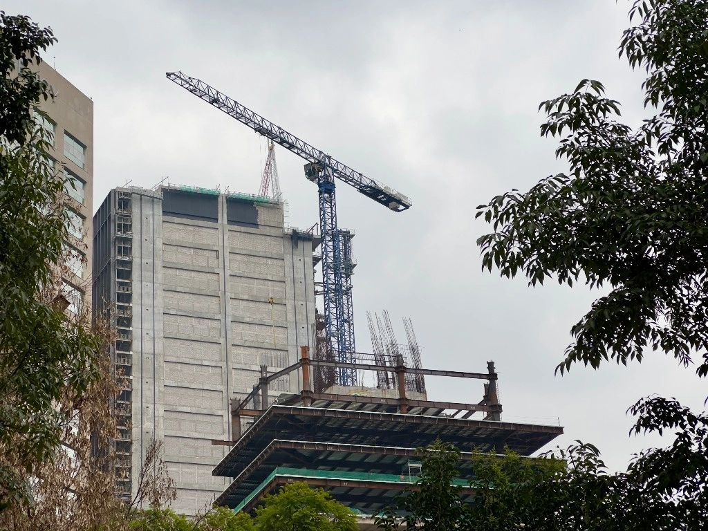 La edificación en México en agosto retrocedió cuatro por ciento, mientras que la ingeniería civil cayó 0.5 por ciento. Foto Roberto García / Archivo