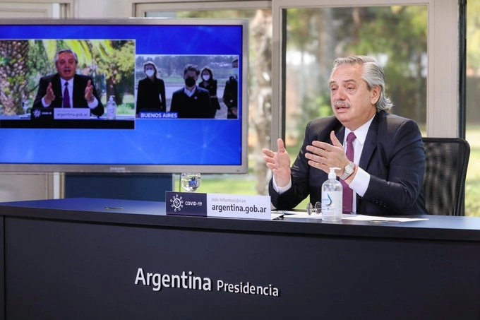 Alberto Fernández confirmó por decreto que se regresaría a sus cargos anteriores a jueces instalados por Macri en 2018. Foto Tomada del Twitter @alferdez