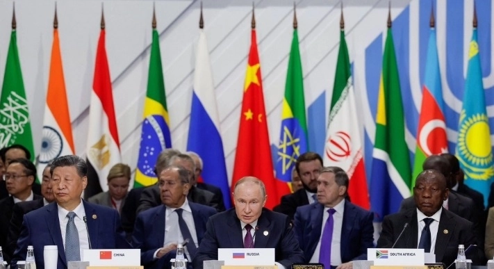 utin planteó la conformación de una plataforma de inversiones para liquidar depósitos y comerciar con sus propias monedas, llamada BRICS Pay, ello como alternativa al sistema dominante SWIFT. Foto tomada de X @BRICSinfo