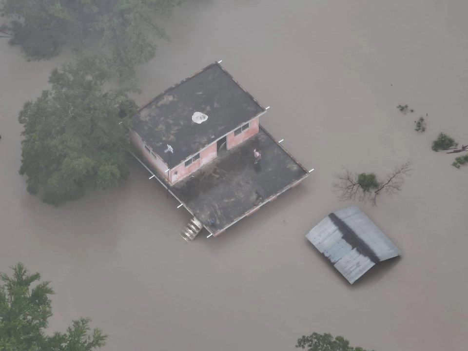En Altamira y Madero las autoridades de protección civil recorren los municipios con zonas vulnerables a inundaciones. 