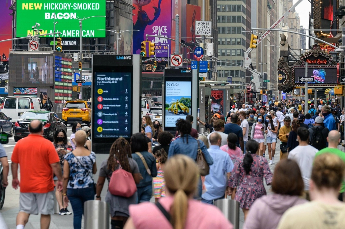 Gente caminando por Times Square, Nueva York. Foto Afp