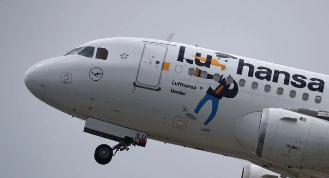 La compañía y sus subsidiarias Eurowings, Swiss, Austrian y Brussels Airlines han recortado sus horarios, flota y personal. Foto Afp/ Archivo