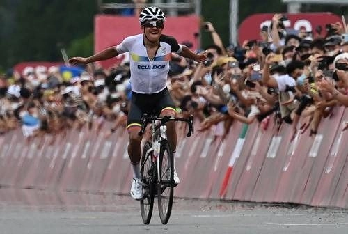 Carapaz fue tercero en la pasada edición del Giro y tenía en el Tour uno de sus grandes objetivos de la presente temporada.