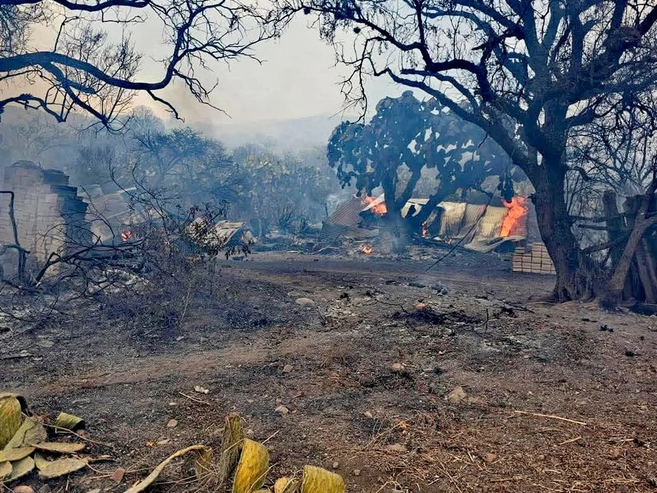 El incendio forestal en El Arenal, Hidalgo, cumplió 24 horas de haberse originado por causas hasta ahora inexplicables. Foto 