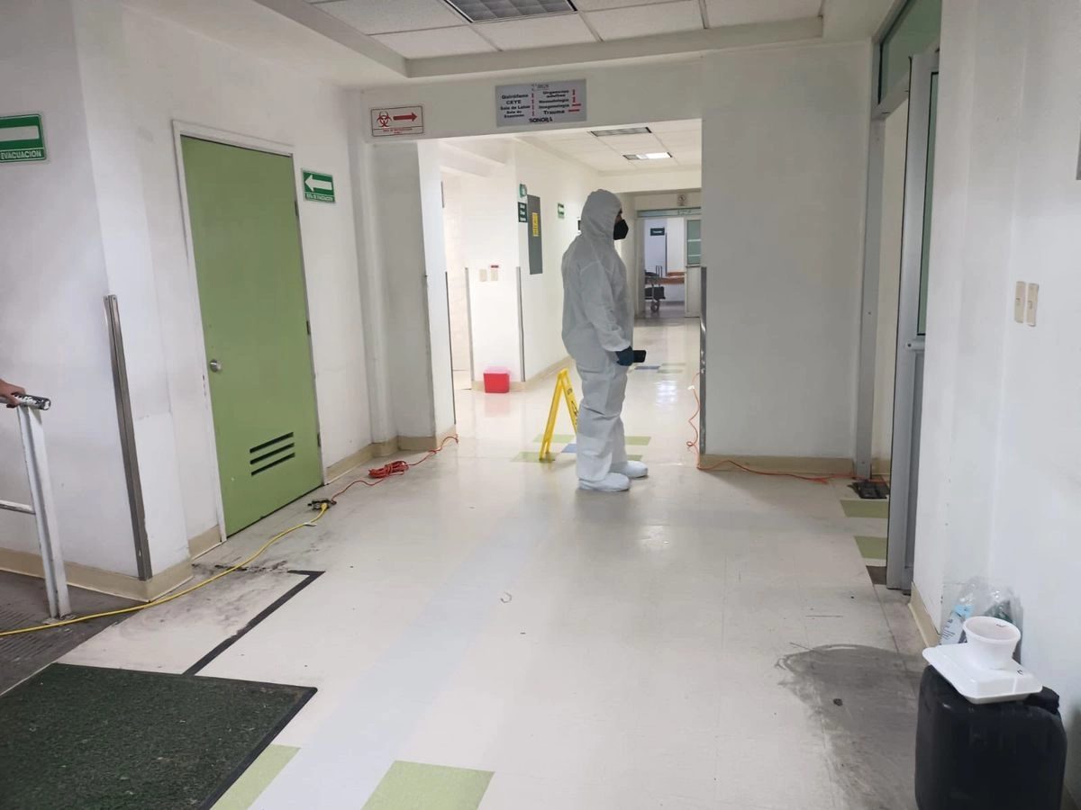 Alfonso Durazo Montaño, gobernador de Sonora, informó que la inundación fue atendida de inmediato y las instalaciones se encuentran nuevamente en operación, mientras el personal realiza labores finales de sanitización para garantizar un servicio seguro y continuo. 