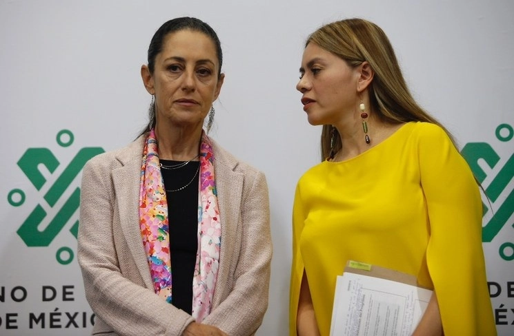 Claudia Sheinbaum, jefa de Gobierno de la Ciudad de México, y Soledad Aragón Martínez, secretaria del Trabajo y Fomento al Empleo. Foto Guillermo Sologuren / Archivo