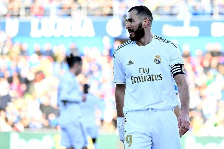El delantero francés del Real Madrid, Karim Benzema, durante el partido de la liga española entre el Getafe y el Real Madrid. Foto Afp