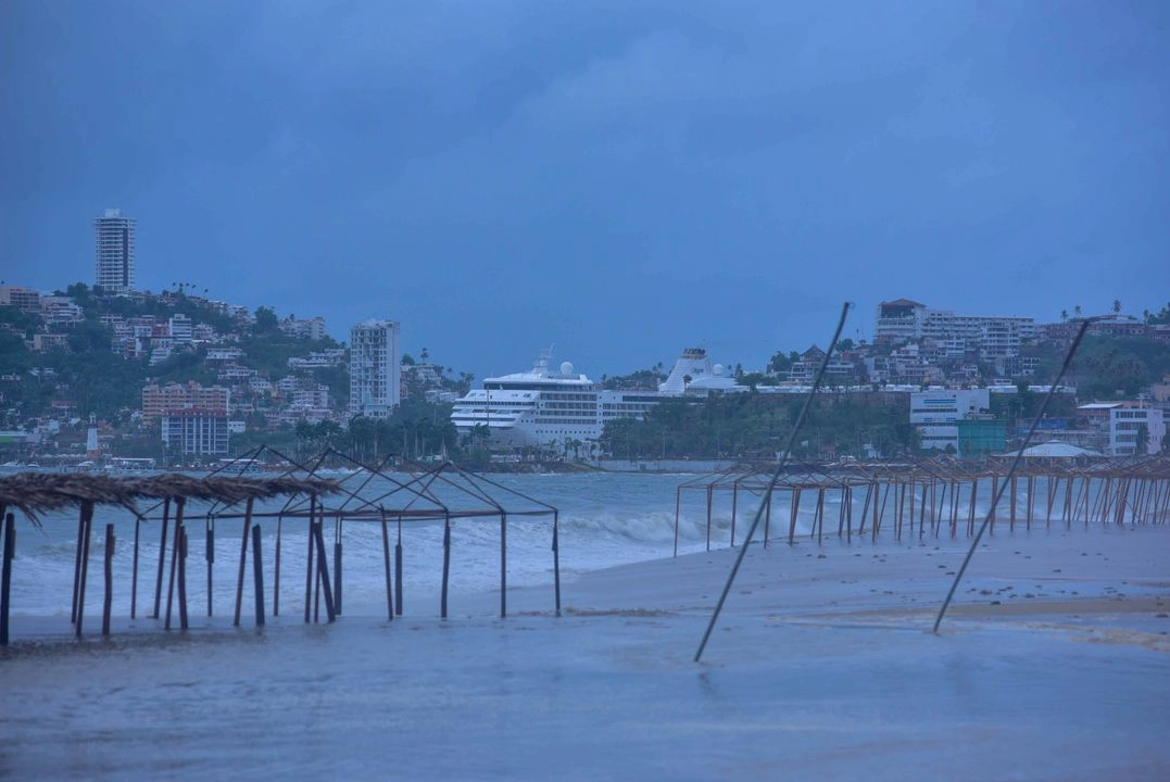 Fuertes ráfagas de viento y lluvias en Acapulco, Guerrero, el 13 de junio de 2025.