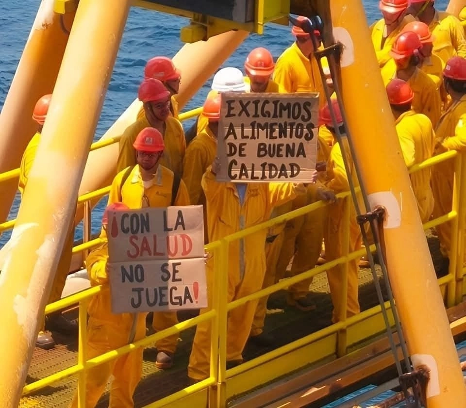 Elementos de otras plataformas como Akal-Charly, Abkatún-Alfa y Ku-H han realizado movimientos similares exigiendo mejoras en su alimentación. Foto La Jornada