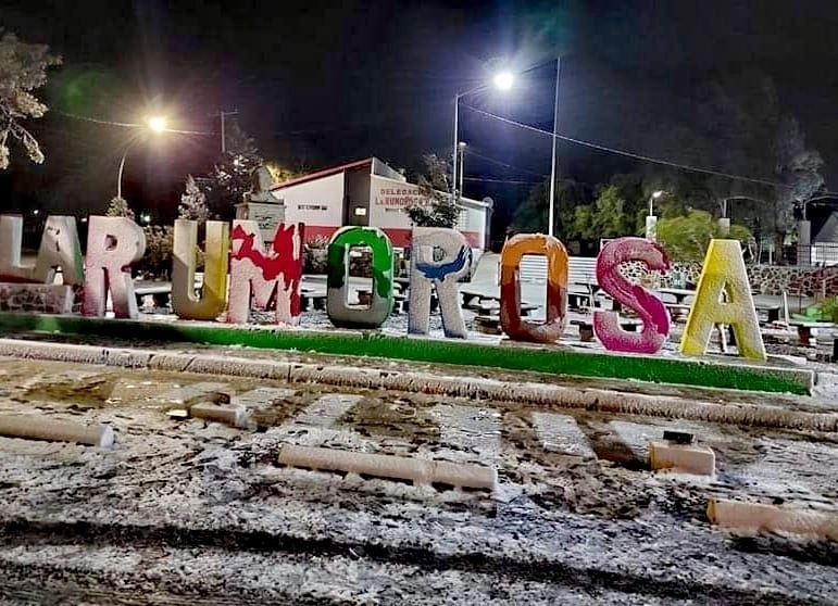 Desde las seis de la mañana se cerró la circulación en la autopista Mexicali-La rumorosa, en dirección al poblado de La Rumorosa, por condiciones climáticas adversas, informó Capufe. Foto cortesía de Lindero Norte