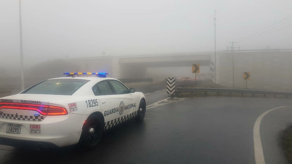 Las autoridades pidieron a los automovilistas circular con extrema precaución, en Nuevo León, el 2 de abril de 2021. Foto La Jornada