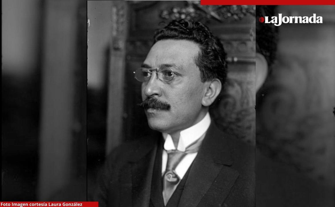 El poeta y diplomático Enrique González Martínez en una foto tomada alrededor de 1940. 
