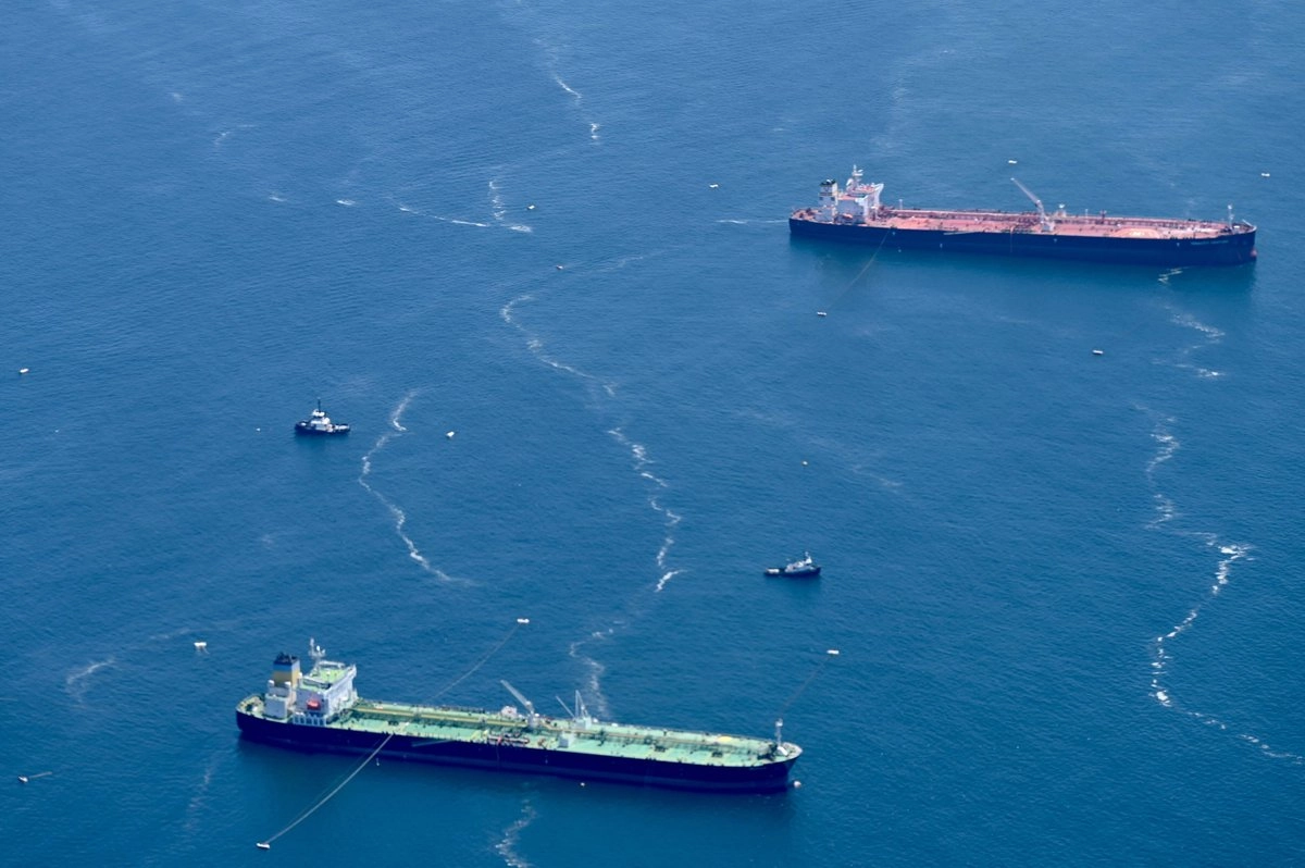 Petroleros esperando en alta mar para entrar al puerto de Los Ángeles, California, el 26 de julio de 2023. Foto 