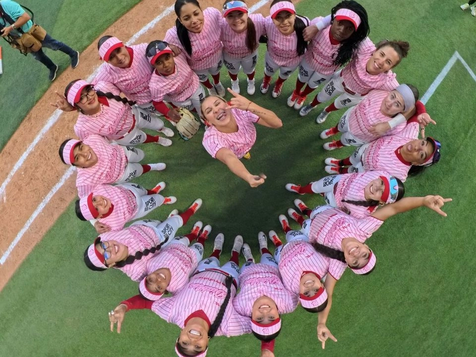 Las escarlatas cobraron revancha ante las campeonas defensoras, que las eliminaron la temporada pasada. Foto Cortesía Diablos Rojos