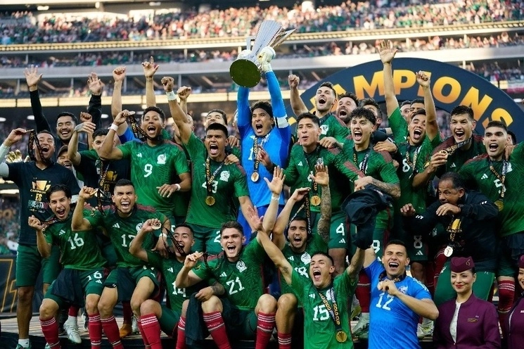 Con nueve trofeos de campeón, México es la selección que más veces ha ganado el torneo de la Concacaf. Foto Ap / Archivo

