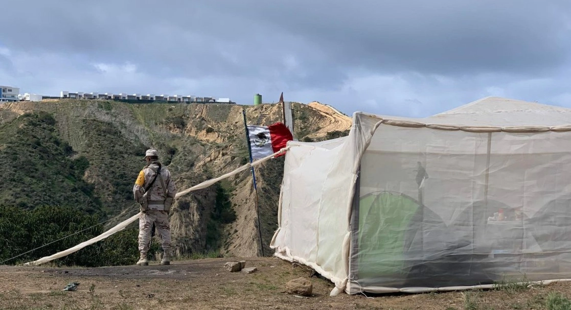Elemento de la Guardia Nacional en un puesto militar en la frontera. Foto La Jornada BC / Archivo
