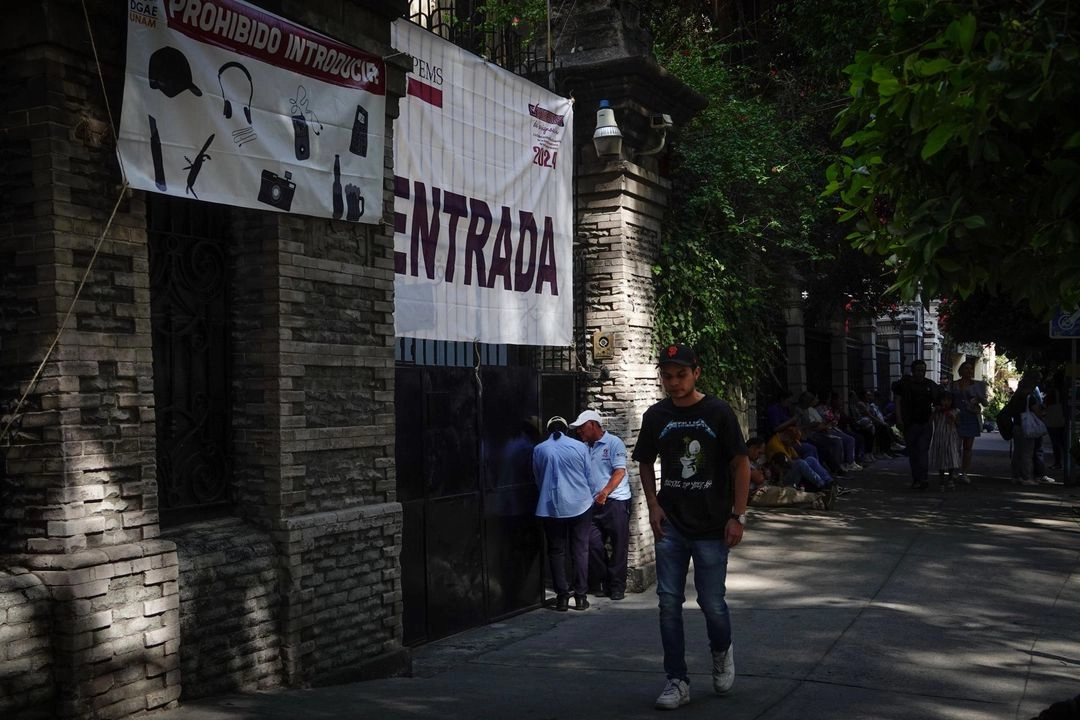La UNAM y el IPN señalaron que en cada uno de los turnos de aplicación se utilizaron reactivos diferentes, a fin de garantizar la igualdad de condiciones entre todos los aspirantes.