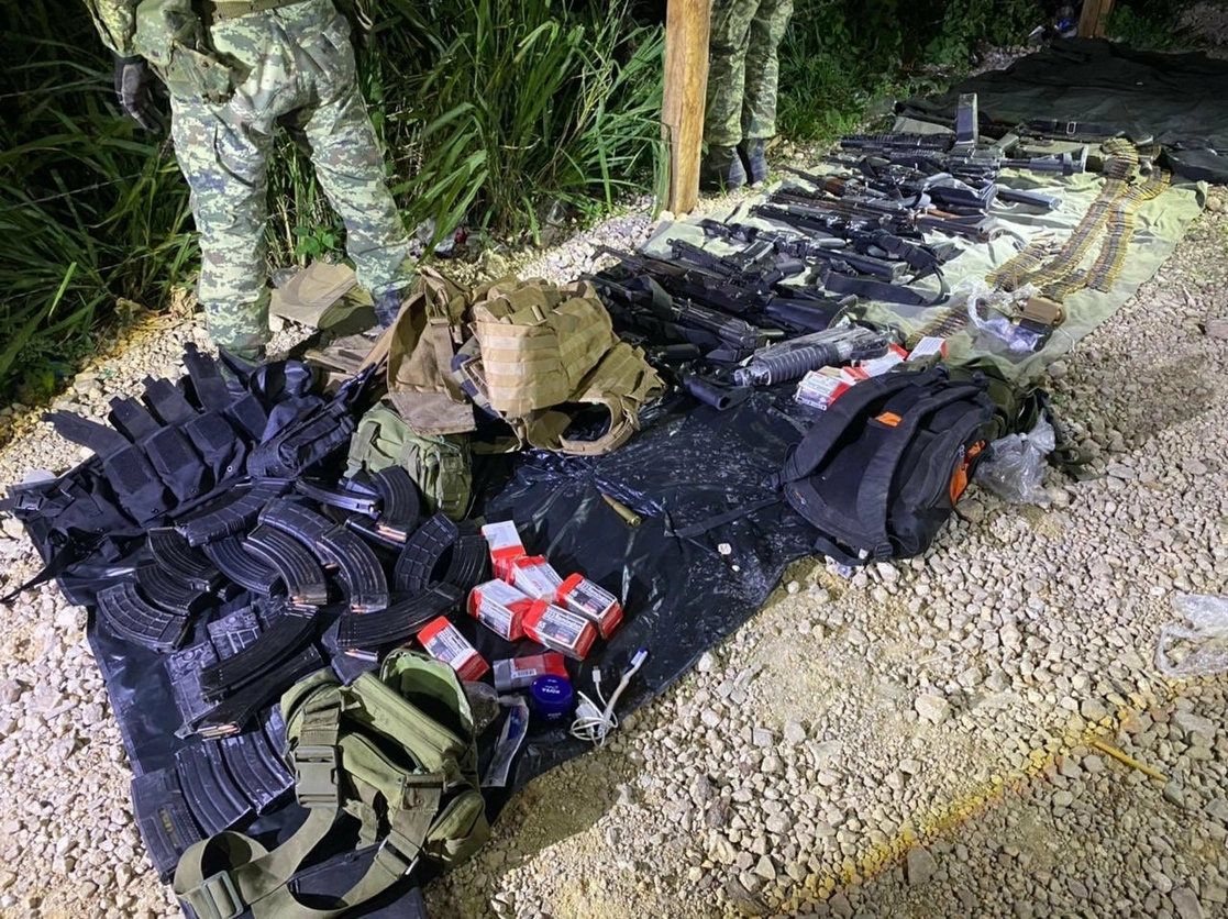 El Ejército aseguró armamento de alto poder, chalecos antibala y vehículos, durante dos acciones realizadas en el municipio de Frontera Comalapa. Foto tomada de redes sociales