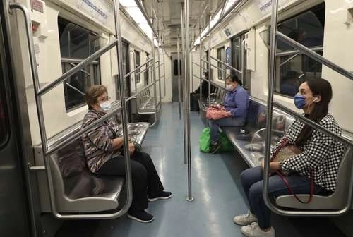 En la Ciudad de México, el Metro en tiempos de coronavirus. Foto Yazmín Ortega Cortés