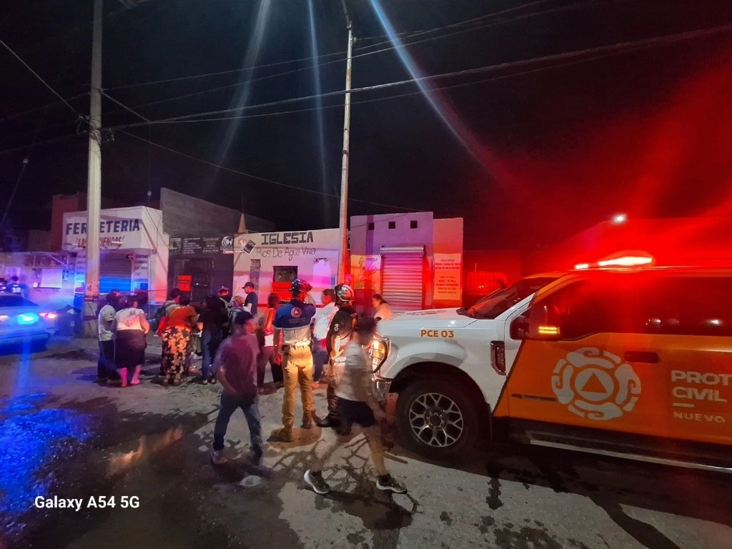 En su informe, Protección Civil de Nuevo León, indicó que no se registraron personas lesionadas, ya que a la hora del incendio, la iglesia ya había cerrado sus puertas, consumiéndose únicamente sillas, mesas y otro mobiliario. Foto La Jornada