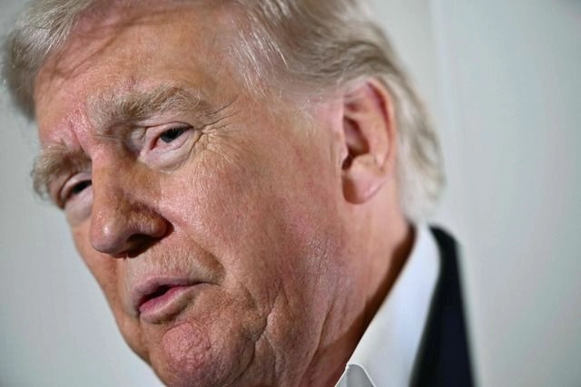 El presidente de EU, Donald Trump durante un intercambio con medios de comunicación. Foto 
