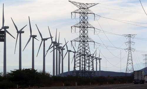 El presidente de la Comisión de Energía, Armando Guadiana, de Morena, resaltó que se deben impulsar las energías limpias. Foto La Jornada