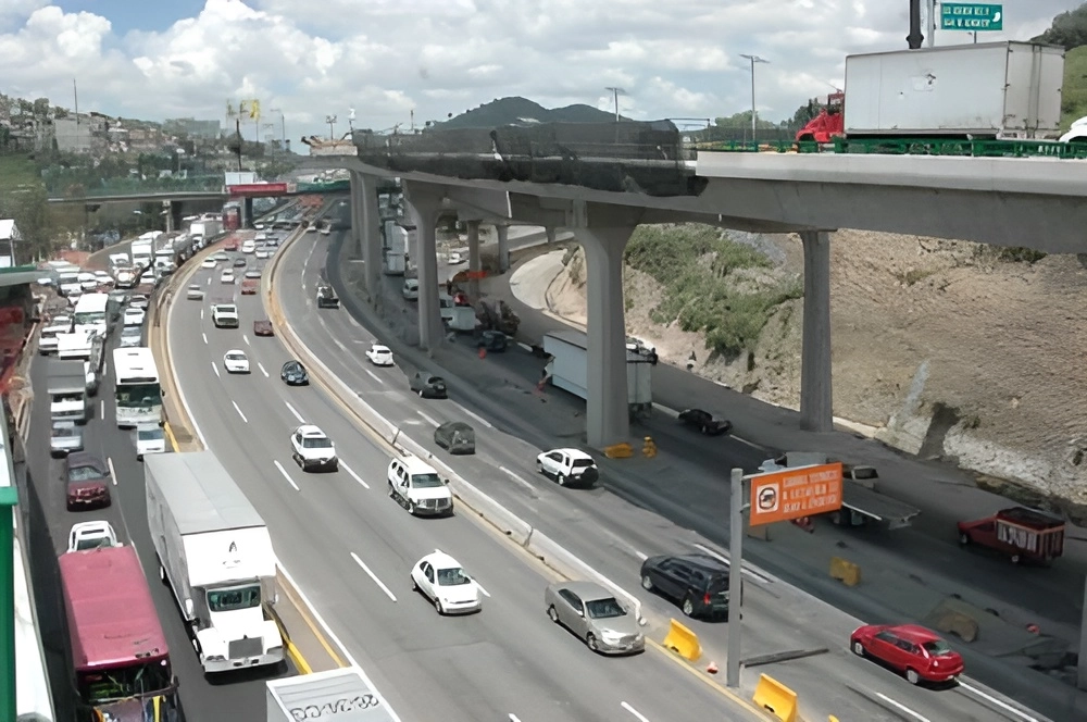 Viaducto Bicentenario sobre el Periférico en el estado de México. Foto 'La Jornada' /
Archivo 