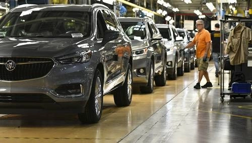 Automóviles Buick en una ensambladora del estado de Michigan. Foto AP / archivo 
