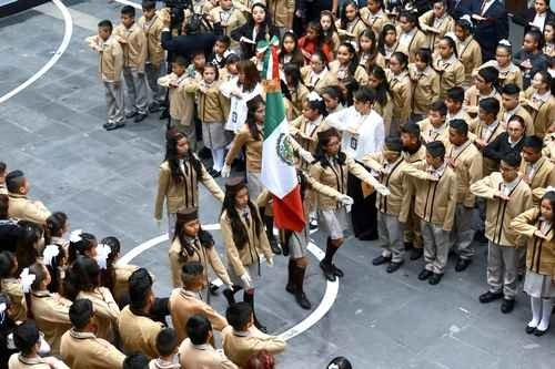 El último Informe Pisa, a cuyos ejercicios fueron sometidos 600 mil jóvenes de 15 años de 79 países y territorios, fue publicado en diciembre pasado. China y Singapur encabezaron las calificaciones. La imagen, en una escuela secundaria de la Ciudad de México. Foto Luis Castillo / Archivo