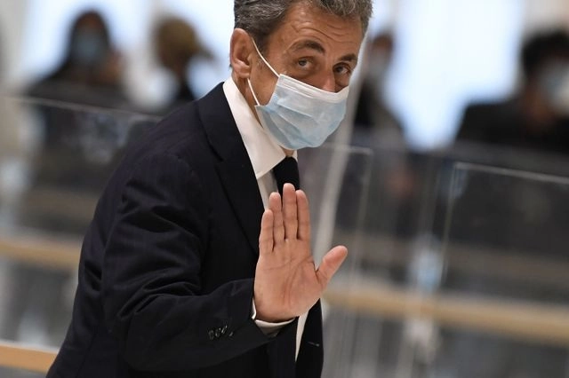 Casi siete años después de que saliera a la luz este caso conocido en Francia como el de las "escuchas", el ex presidente Nicolás Sarkozy compareció ante un tribunal de París. Foto Afp 