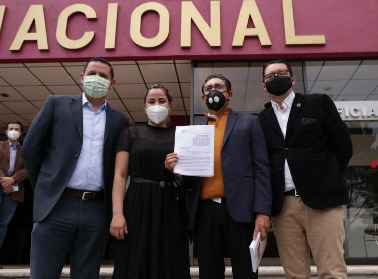 Karen Kiroga, de la dirigencia colectiva perredista, dijo que también se presentará una denuncia ante la Fiscalía General de la República  por presuntos actos de corrupción. Foto tomada del Twitter del @PRDMexico