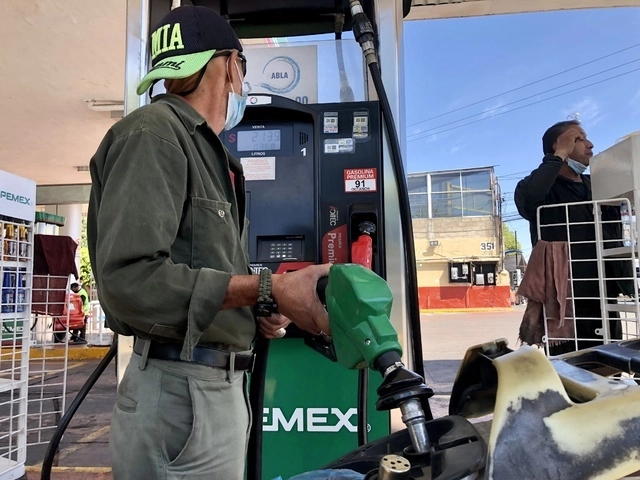 Gasolinera en la Ciudad de México, el 9 de marzo de 2022. Foto Luis Castillo