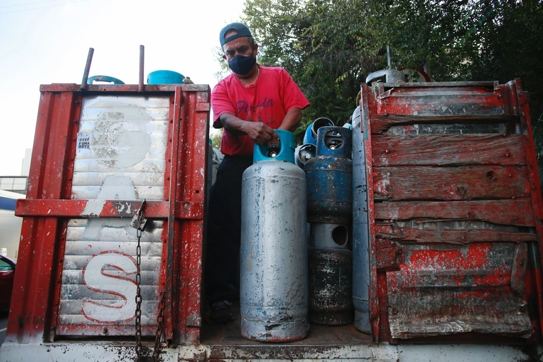 El encarecimiento del gas LP se detiene para la semana del 20 al 26 de febrero, pues en promedio nacional el costo del energético disminuirá 2.1 por ciento respecto al periodo anterior inmediato. Foto Víctor Camacho / Archivo