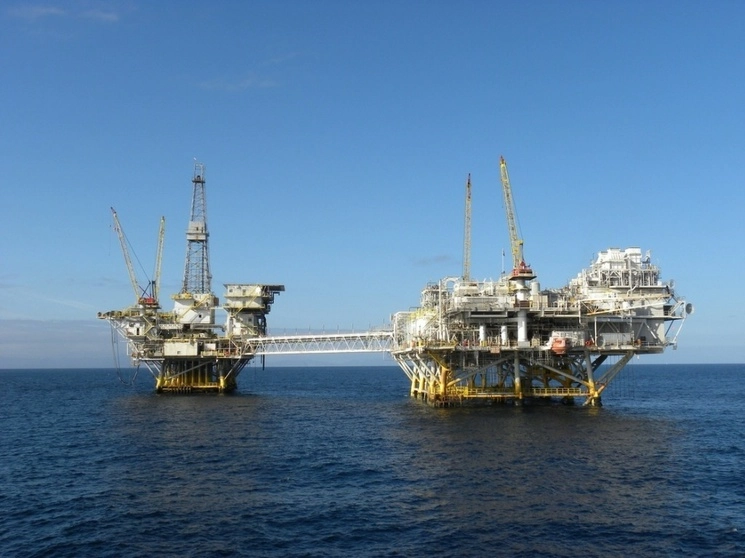 Plataforma petrolera en California. Foto Ap/ Archivo
