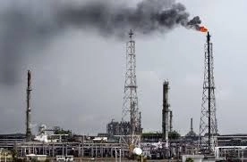 El referencial europeo Brent perdió 1.74 dólares a 81.86 dólares, y la mezcla mexicana de exportación cedió 1.59 dólares a 73.12 dólares el barril. Foto Marco Peláez