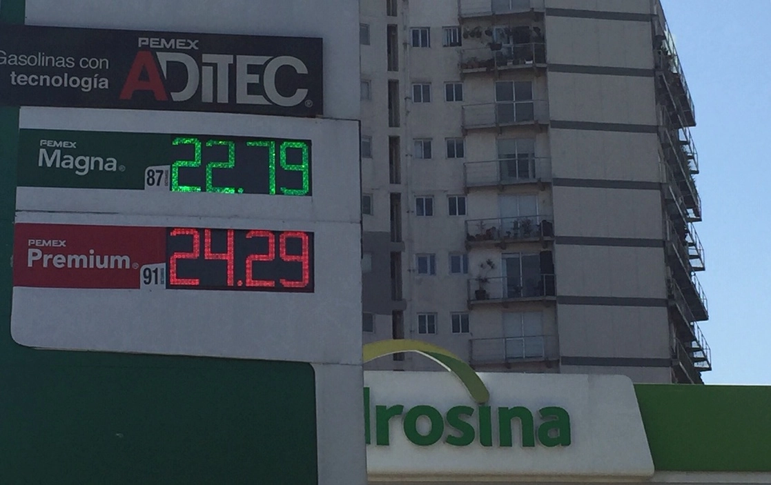 Gasolinera en la CDMX. Foto Guillermo Sologuren/ archivo