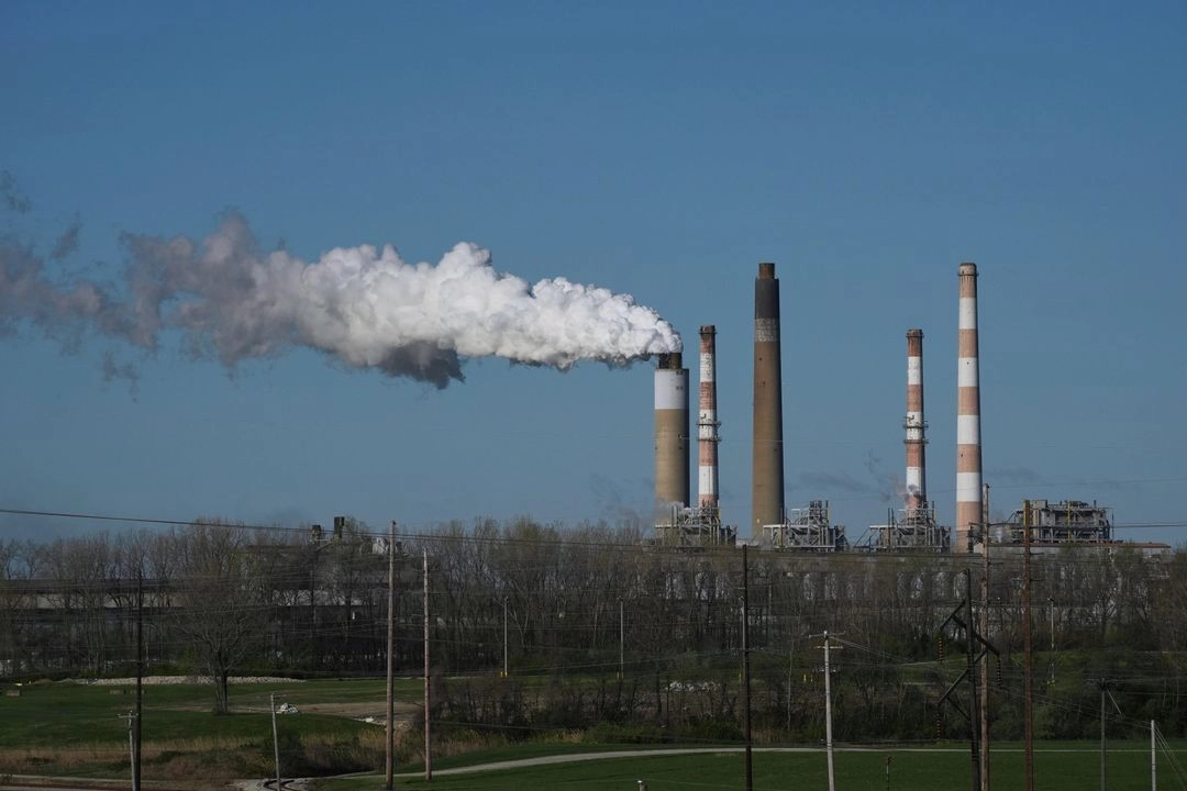 La central eléctrica de Warrick, una central eléctrica a carbón, opera el 8 de abril de 2025 en Newburgh, Indiana. Foto