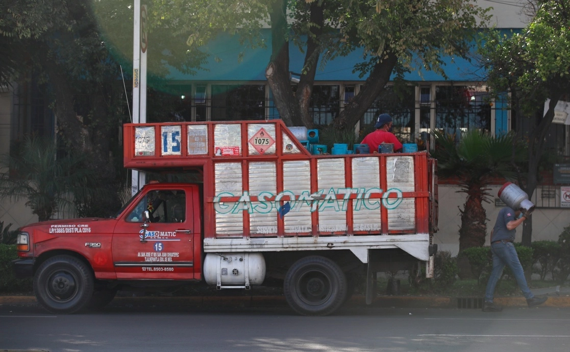 Por sexta semana consecutiva el costo del gas LP observó un aumento, de acuerdo con la lista publicada por la Comisión Reguladora de Energía. Foto Víctor Camacho / Archivo