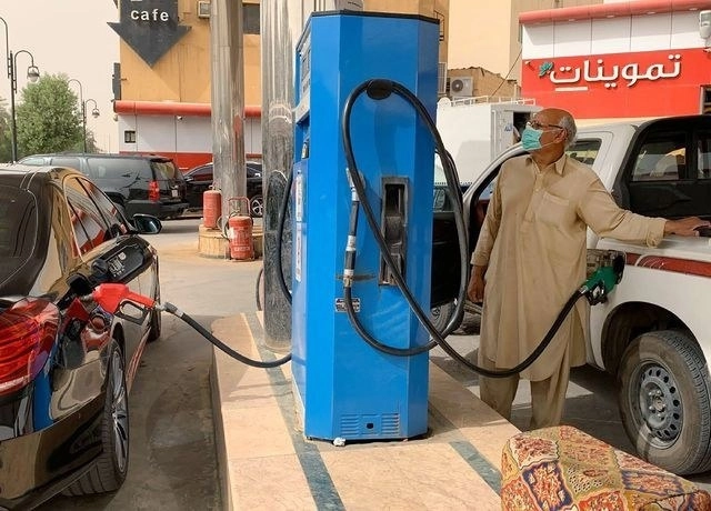 En una gasolinera en Riad, Arabia Saudita. Foto Afp/ Archivo

