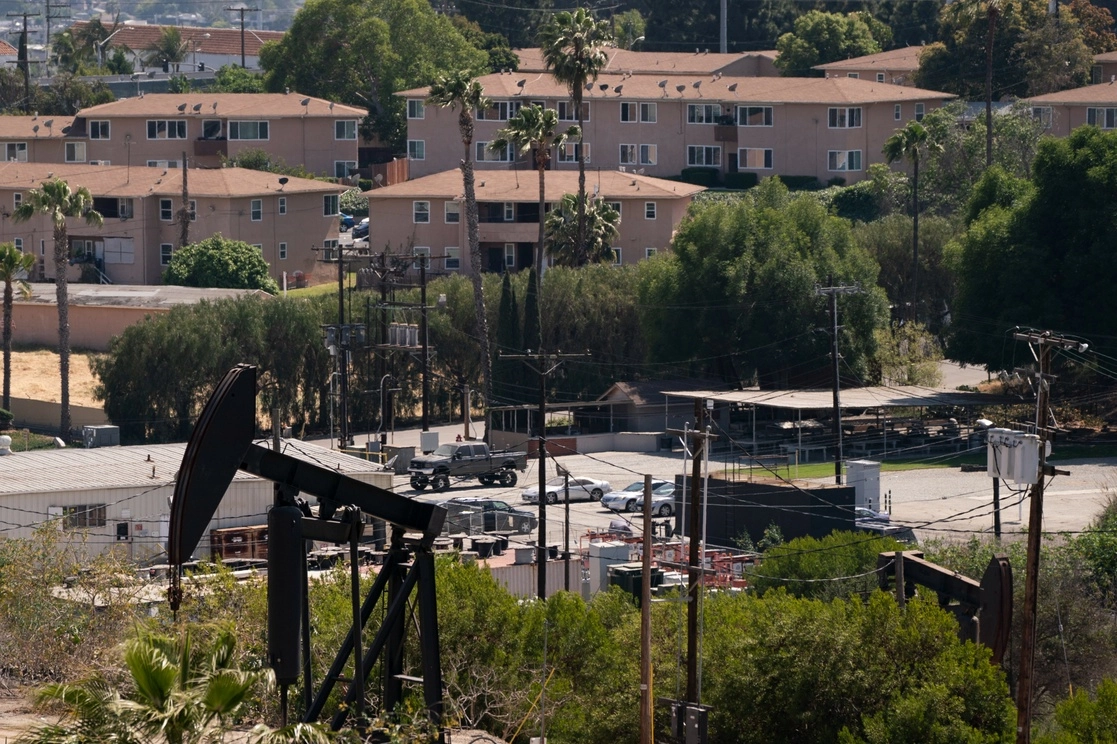 Exploración petrolera en California. Foto Ap