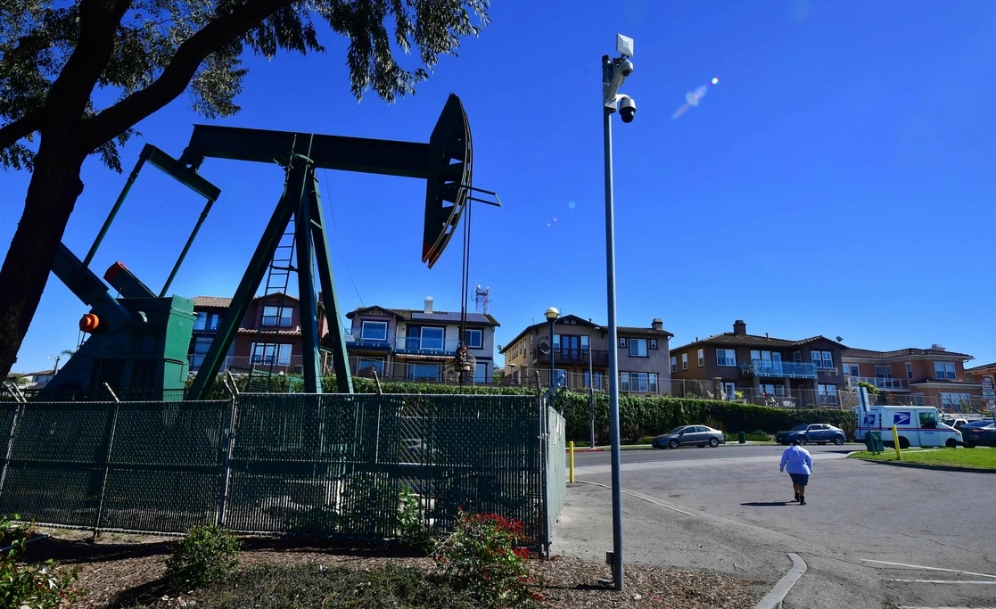 Pozo petrolero en California. Foto Afp