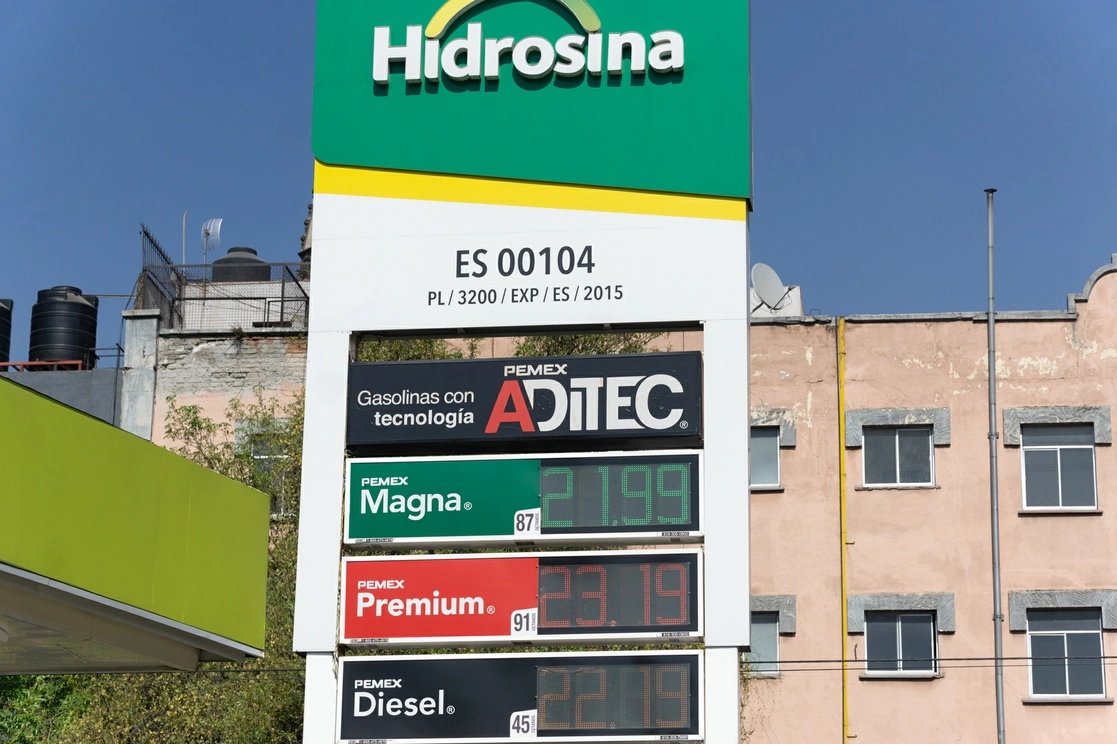 Gasolinera en la CDMX. Foto Pablo Ramos