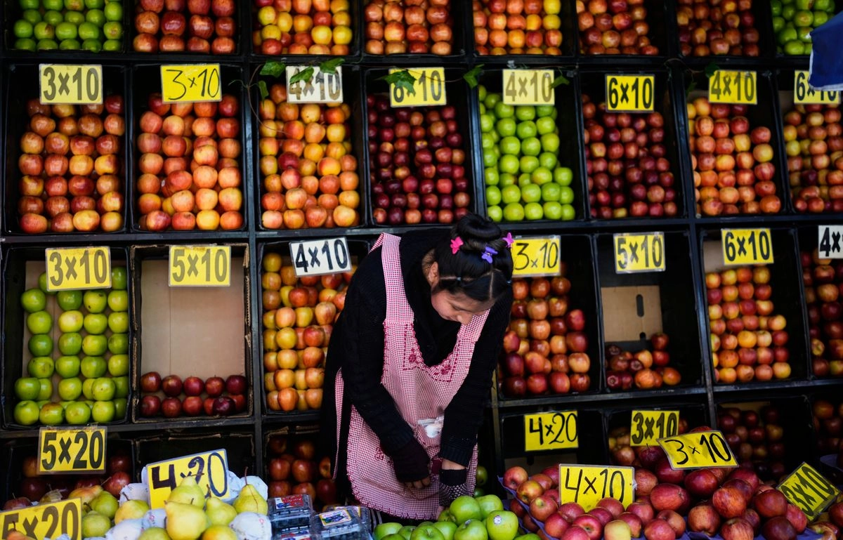 Venta de frutas en un mercado de Bolivia. Foto