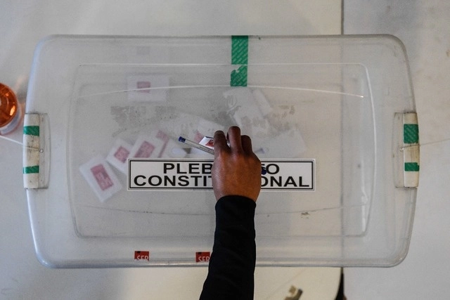La tendencia de los resultados del plebiscito por la nueva Constitución en Chile es en contra de la propuesta. Foto Xinhua