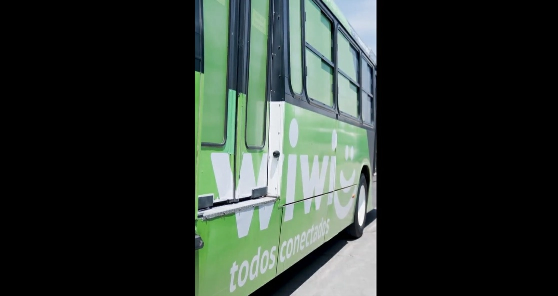 La startup logró conectar internet a la totalidad del transporte público de León, Guanajuato. Foto @LibiaGarciaML