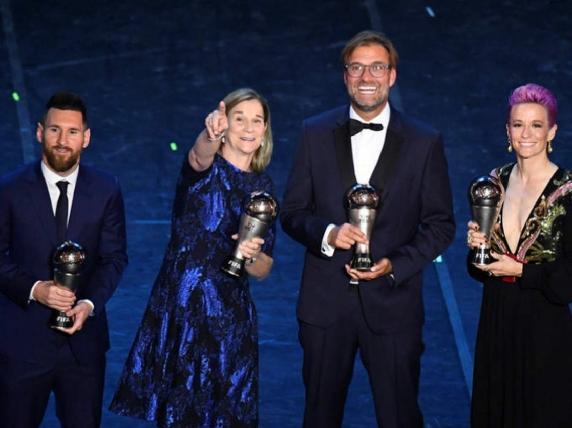 De izquierda a derecha: Lionel Messi, Jill Ellis, Jürgen Klopp y Megan Rapinoe, los mejores jugadores y entrenadores FIFA 2019. Foto Afp