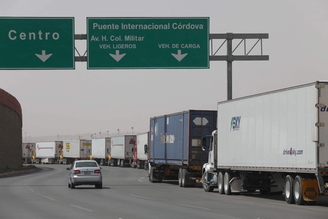 Durante un bloqueo de camioneros en protesta por las inspecciones de ingreso a Texas, el 12 de abril de 2022. Foto Afp 